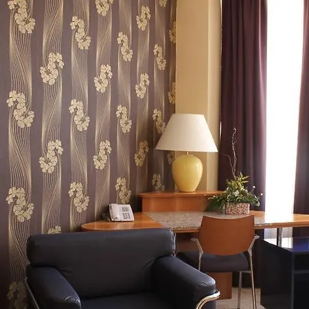 Hotel Leonardo Boutique M-square 4*