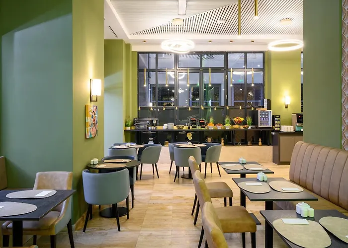 Leonardo Boutique M-square מלון